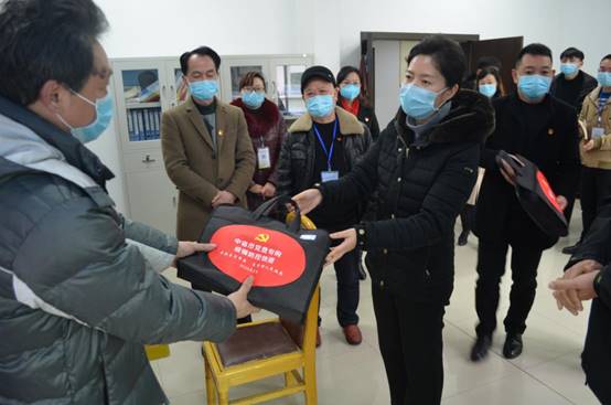 自贡市委组织部长刘敏视察调研荣县疾病预防控制中心新型冠状病毒感染的肺炎疫情防控工作
